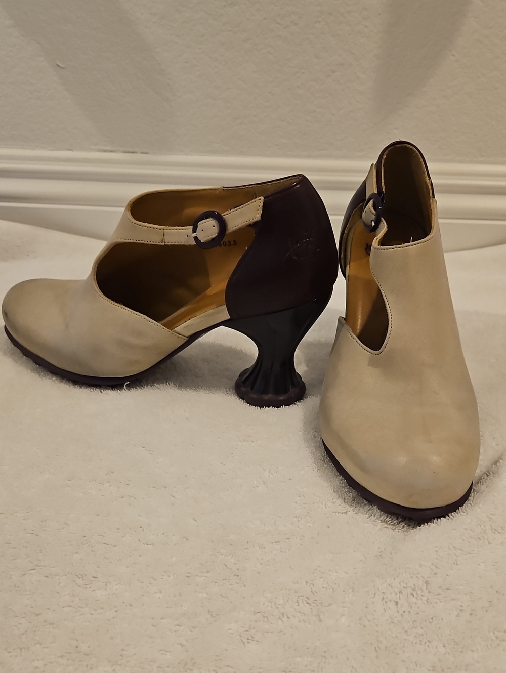 John Fluevog Plum & Cream/gray  Antique Look Sz 9